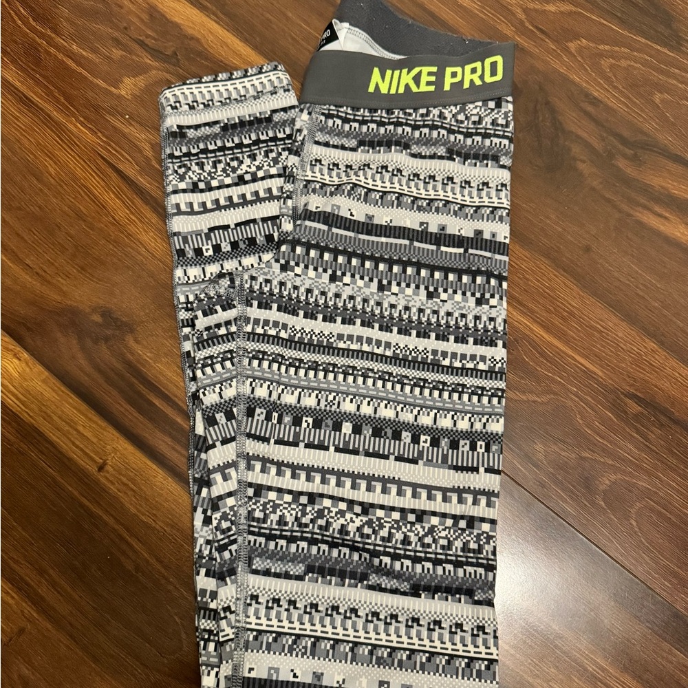Nike Pro Black and White Patterned Leggings